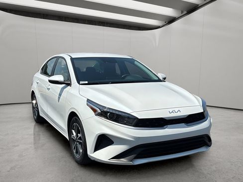 Used 2023 Kia Forte LXS w/ LXS Technology Package FWD image 8