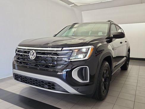 New 2026 Volkswagen Atlas Peak Edition AWD/4WD image 2