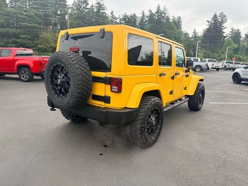 Used 2015 Jeep Wrangler Unlimited Sahara w/ Connectivity Group AWD/4WD image 5