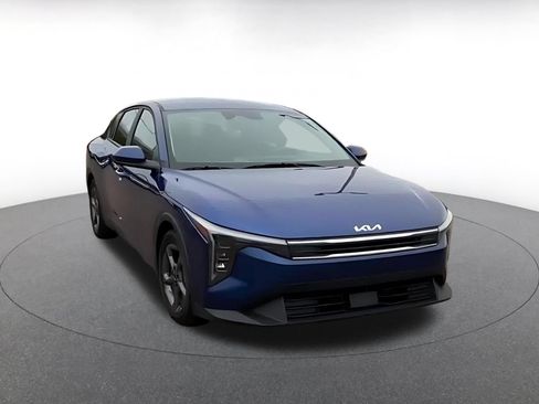 Used 2025 Kia K4 FWD image 3