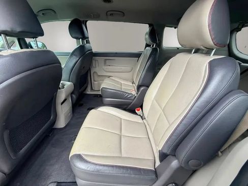 Used 2017 Kia Sedona LX w/ LX Essentials Premium Package FWD image 14
