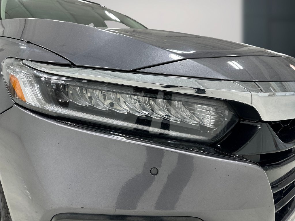 Used 2018 Honda Accord Touring image 11