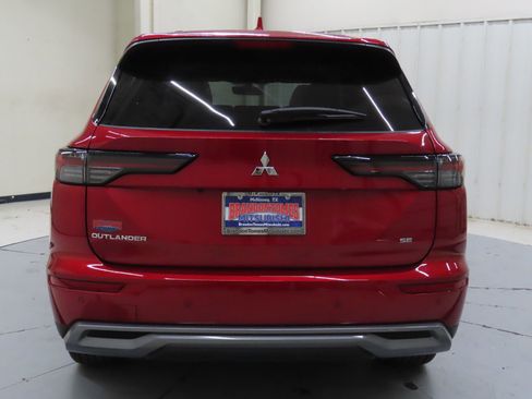 Used 2025 Mitsubishi Outlander SE FWD image 4