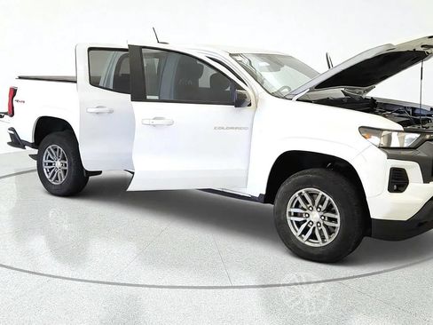 Used 2023 Chevrolet Colorado LT w/ LT Convenience Package AWD/4WD image 11