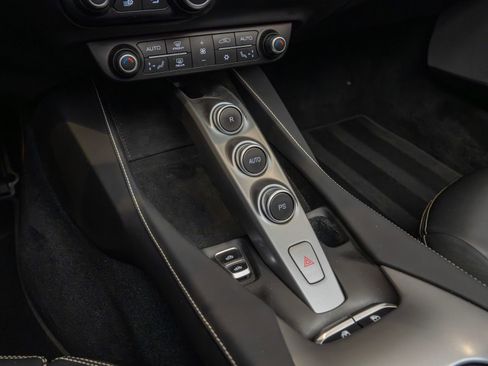 Used 2019 Ferrari Portofino RWD image 17