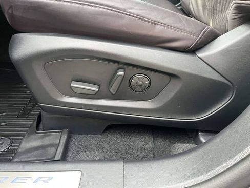 Used 2025 Ford Explorer Platinum w/ Ultimate Package RWD image 22