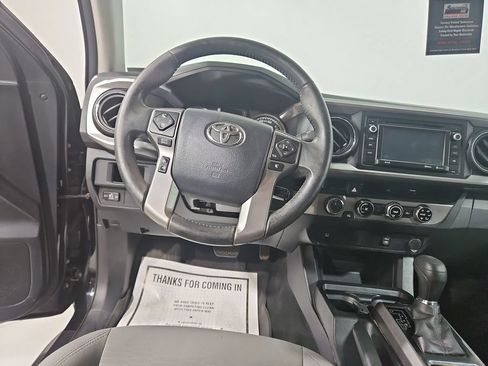 Used 2017 Toyota Tacoma SR5 w/ Tow Package AWD/4WD image 14