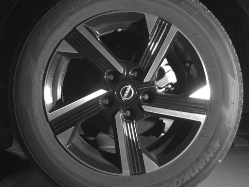 Used 2025 Nissan Sentra SV image 11