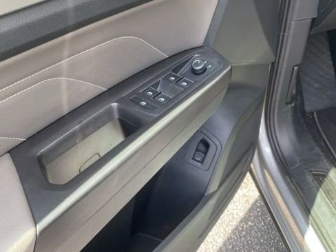 Used 2023 Volkswagen Atlas SE w/ Black Wheel Package FWD image 12