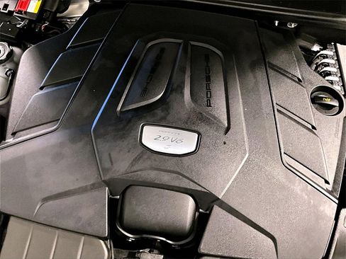 Certified 2022 Porsche Cayenne S image 34