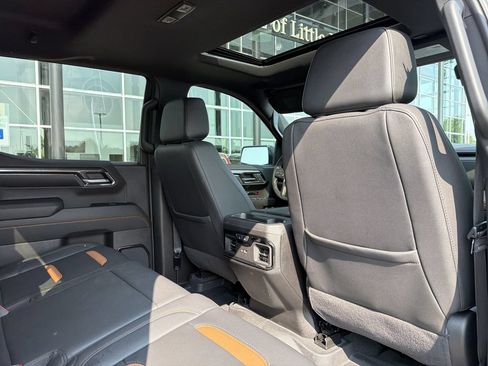 Used 2024 GMC Sierra 1500 AT4 w/ Technology Package AWD/4WD image 16