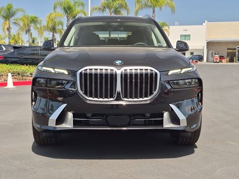 New 2026 BMW X7 xDrive40i w/ Premium Package AWD/4WD image 3