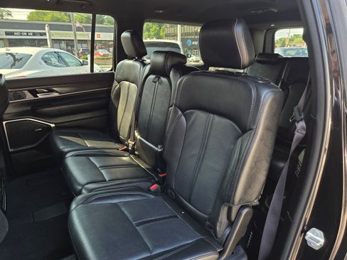 Used 2024 Jeep Wagoneer L Series II w/ Flexible Seating Group AWD/4WD image 30