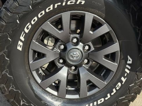 Used 2021 Toyota Tacoma SR5 RWD image 10
