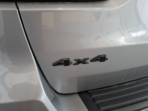 Used 2019 Jeep Grand Cherokee Altitude AWD/4WD image 15