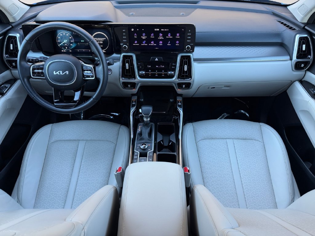 Used 2023 Kia Sorento SX AWD/4WD image 16