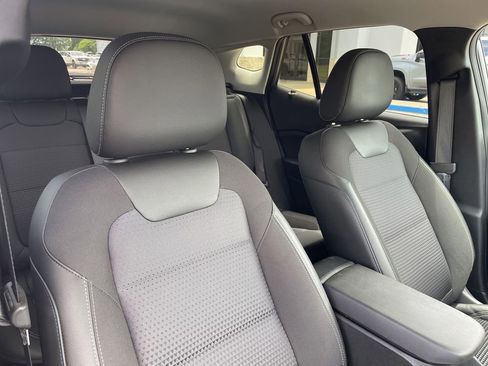 Used 2025 Chevrolet Trax LT w/ LT Convenience Package FWD image 30