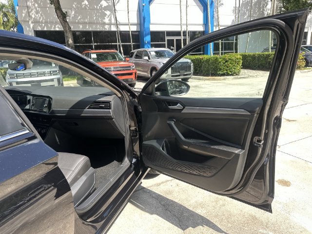 Used 2024 Volkswagen Jetta SE FWD image 23