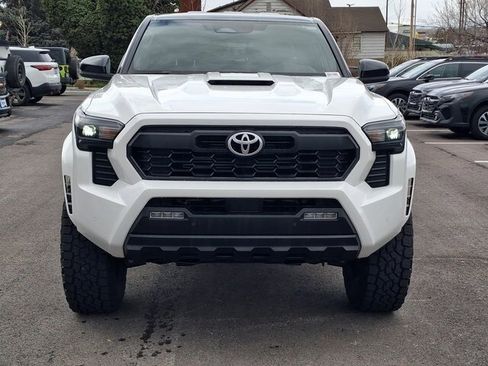 Used 2024 Toyota Tacoma TRD Sport w/ TRD Sport Upgrade Package image 8