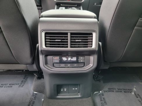 Used 2025 Volkswagen Atlas SE image 23