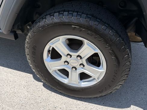Used 2018 Jeep Wrangler Unlimited Sport S AWD/4WD image 9