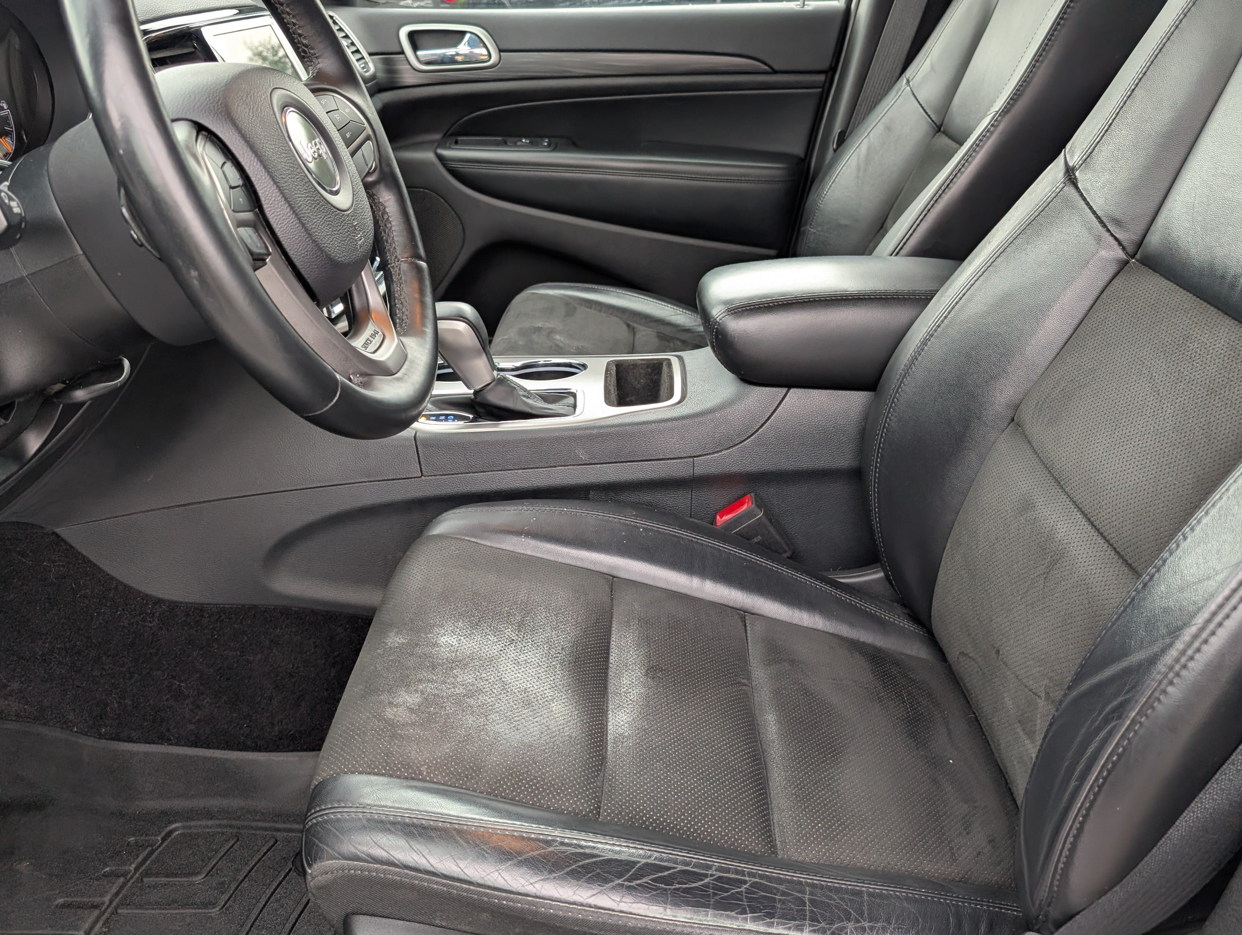 Used 2019 Jeep Grand Cherokee Altitude AWD/4WD image 13