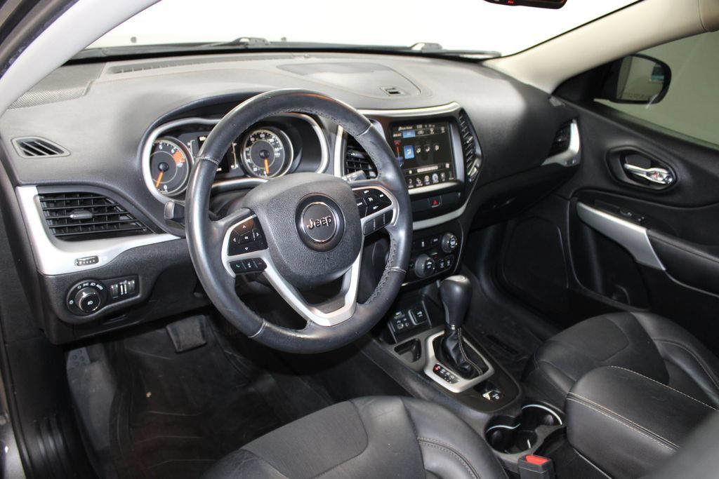 Used 2018 Jeep Cherokee Latitude Plus FWD image 22