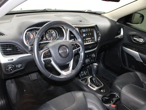 Used 2018 Jeep Cherokee Latitude Plus FWD image 22