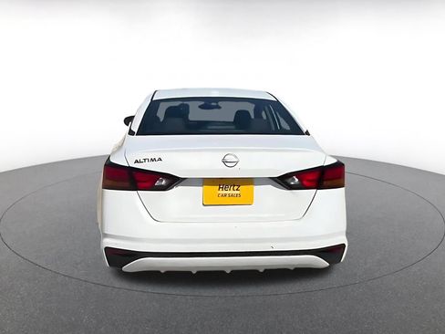 Used 2025 Nissan Altima 2.5 SV FWD image 11