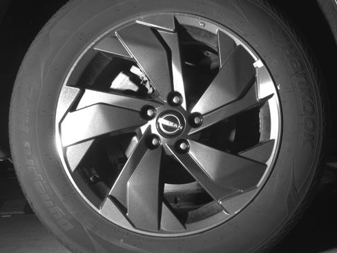 Used 2025 Nissan Rogue SV image 15