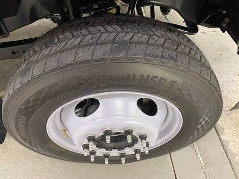 New 2025 Ford F450 XL w/ XL Chrome Package image 4