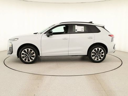 New 2026 Audi Q3 quattro 2.0T AWD/4WD image 2