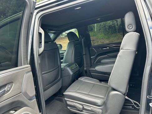 Used 2022 Cadillac Escalade ESV Premium Luxury w/ Performance Package AWD/4WD image 40