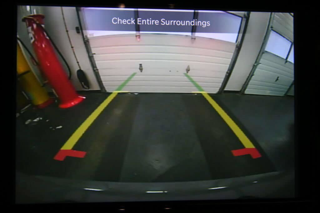 Used 2025 Chrysler Pacifica Limited FWD image 26