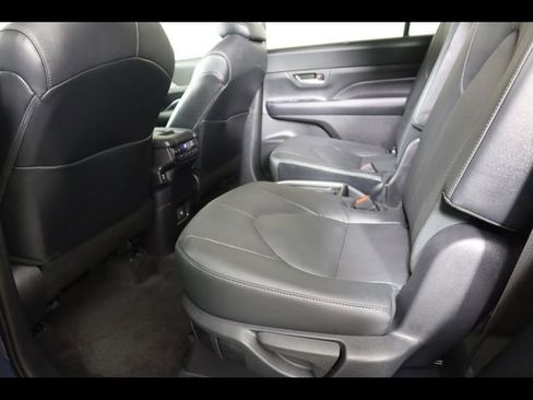 Used 2024 Toyota Grand Highlander AWD image 16