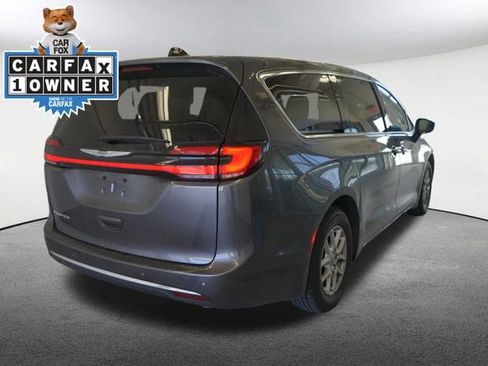 Used 2023 Chrysler Pacifica Touring-L FWD image 14