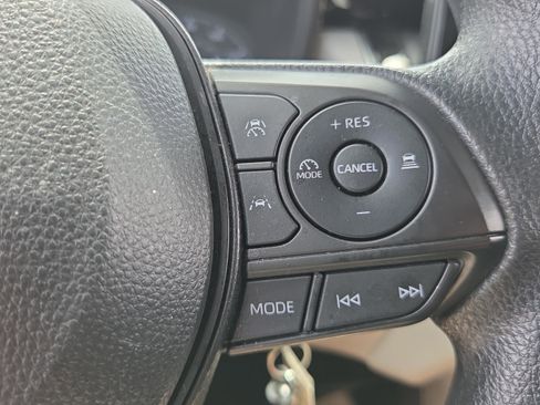 Used 2024 Toyota Corolla Cross L image 24