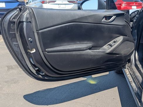 Used 2017 MAZDA MX-5 Miata Sport image 28