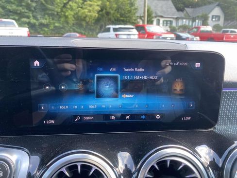 Used 2022 Mercedes-Benz GLB 250 w/ Premium Package Lite image 23