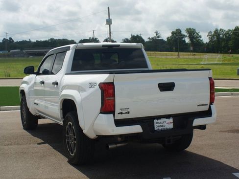 Used 2025 Toyota Tacoma TRD Sport AWD/4WD image 17