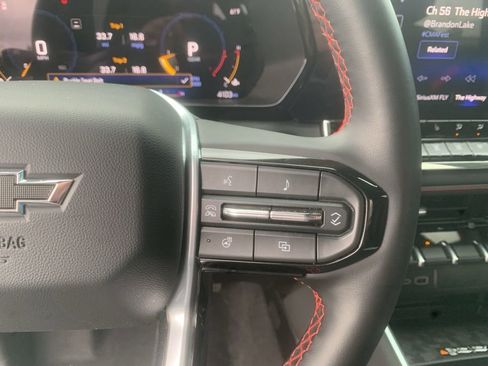 Used 2026 Chevrolet Colorado Z71 w/ Technology Package AWD/4WD image 18