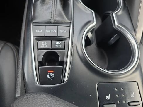 Used 2019 Toyota Camry XLE w/ Driver Assist Package FWD image 38