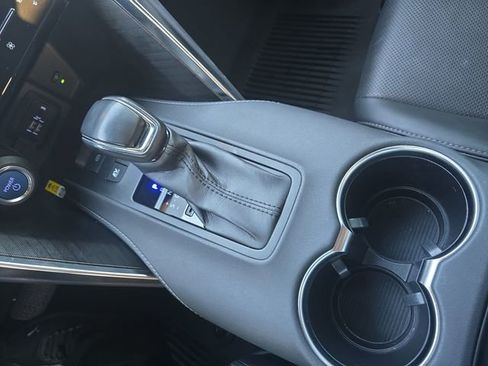 Certified 2021 Toyota Venza Limited image 25