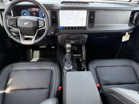 New 2026 Ford Bronco Badlands image 9