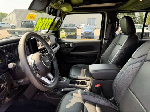 Used 2024 Jeep Wrangler High Altitude AWD/4WD image 19