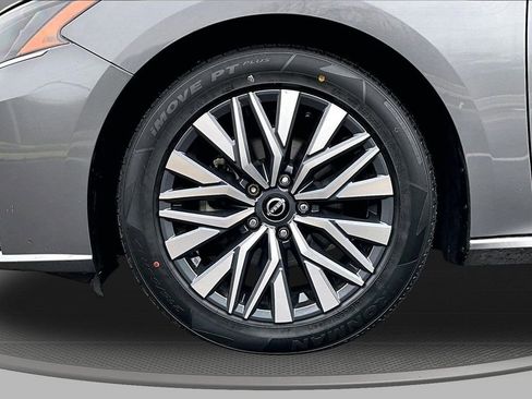 Used 2024 Nissan Altima 2.5 SV image 31