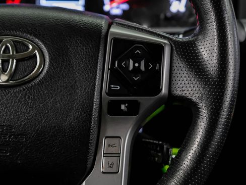 Used 2020 Toyota 4Runner SR5 AWD/4WD image 17