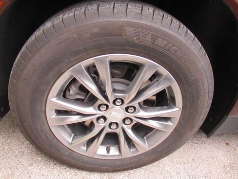 Used 2023 Cadillac XT5 Premium Luxury FWD image 4