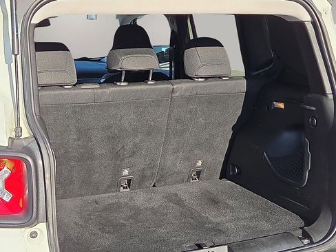 Used 2017 Jeep Renegade Latitude image 9