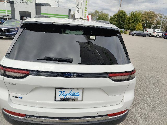 Used 2023 Jeep Grand Cherokee 4WD 4xe image 17